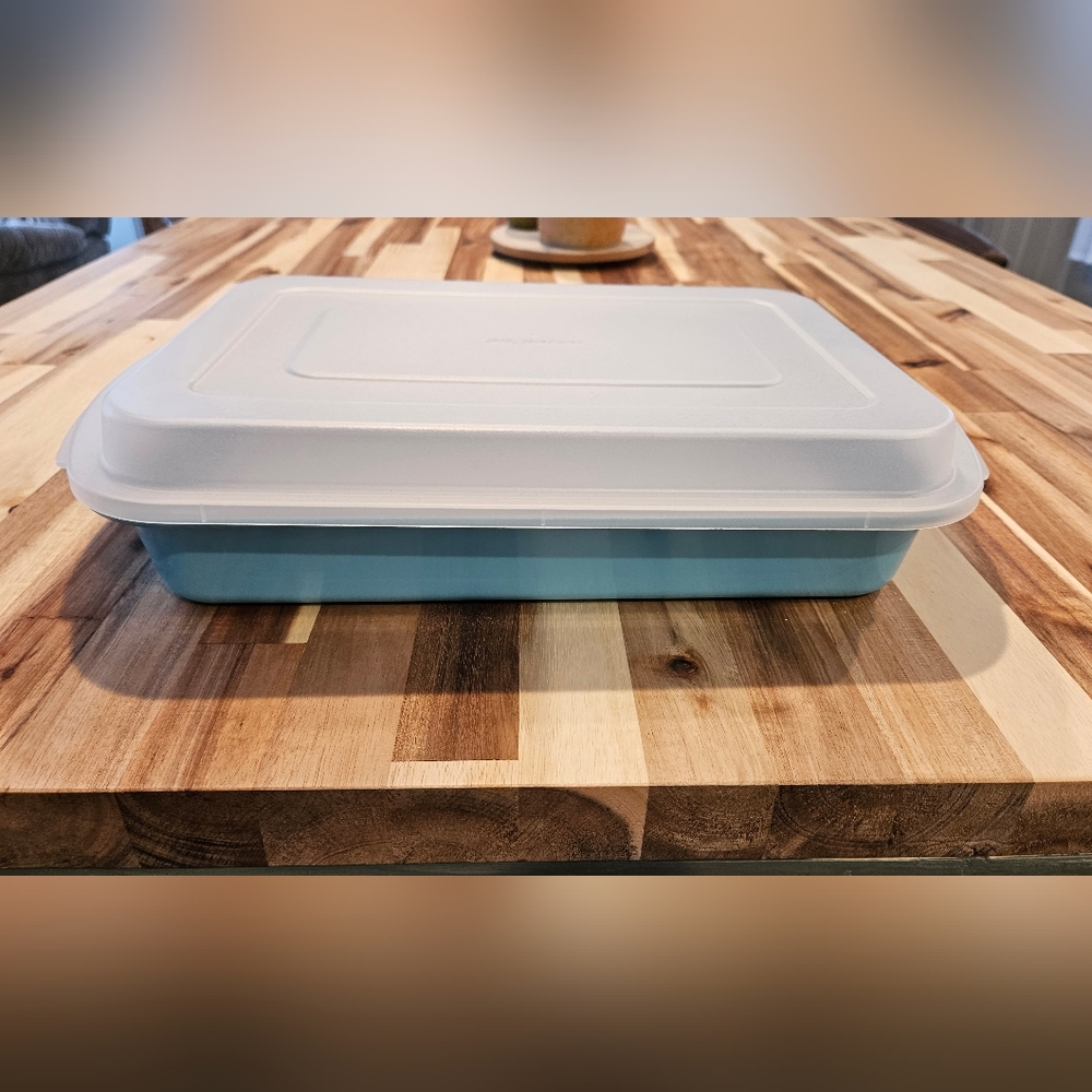 Pampered Chef 9x13 Non Stick Pan with Lid